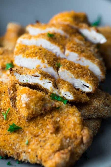 Shnitzel (Pollo empanizado) con arroz KOSHER
